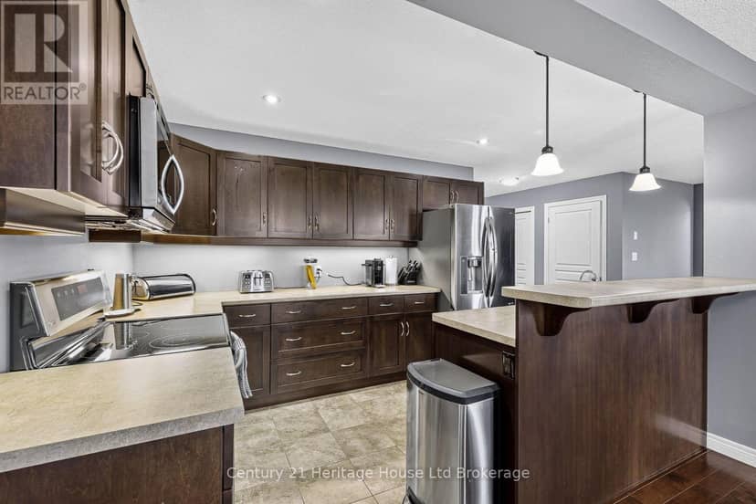 1028 Alberni Road — photo 18 of 40