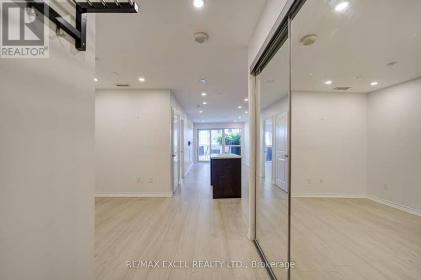 503 - 386 Yonge Street — photo 10 of 40