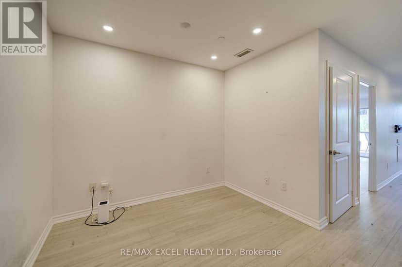 503 - 386 Yonge Street — photo 13 of 40