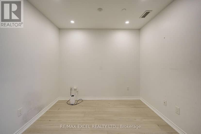 503 - 386 Yonge Street — photo 14 of 40