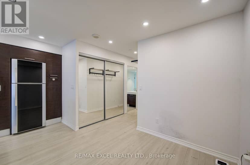 503 - 386 Yonge Street — photo 16 of 40