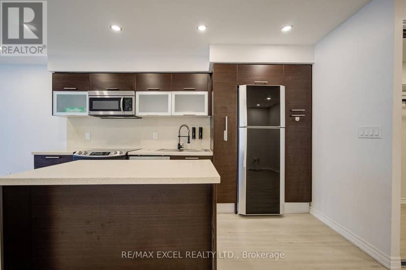 503 - 386 Yonge Street — photo 19 of 40