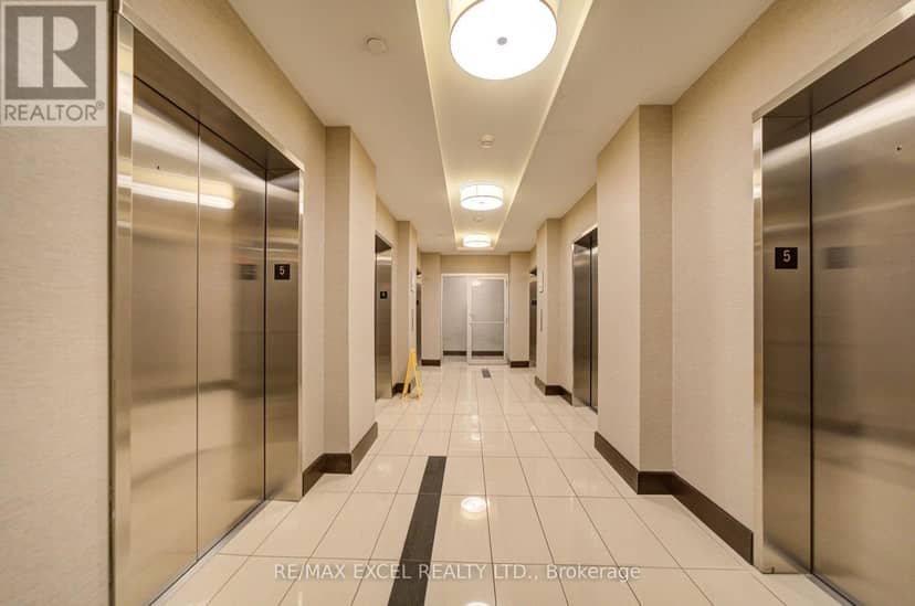 503 - 386 Yonge Street — photo 5 of 40