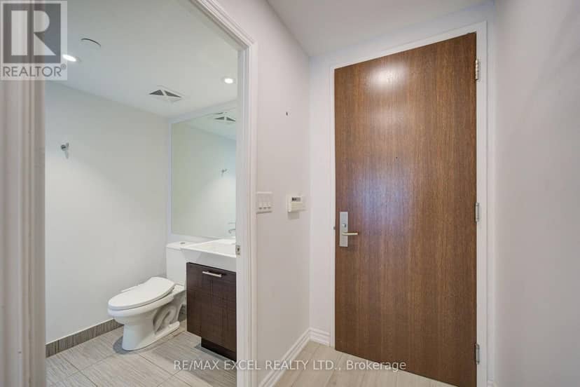 503 - 386 Yonge Street — photo 8 of 40