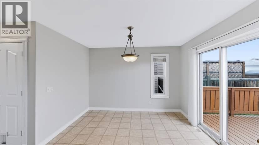 225 Campbell Crescent — photo 10 of 40