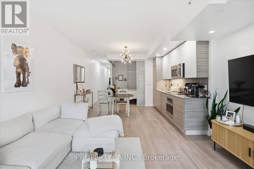 606 - 210 Simcoe Street — photo 7 of 26