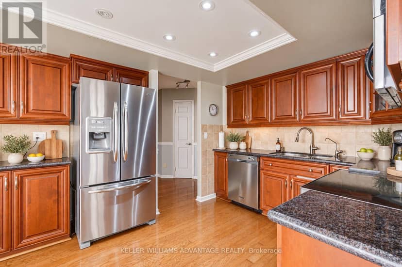 2210 - 55 Kingsbridge Garden Circle, Mississauga, photo 5