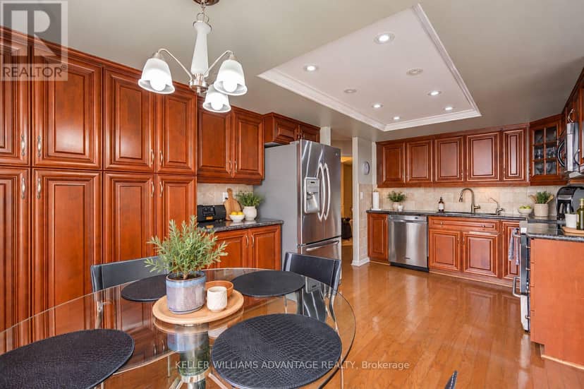 2210 - 55 Kingsbridge Garden Circle, Mississauga, photo 6