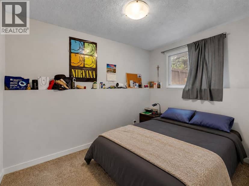 431 37 Street SW — photo 24 of 37