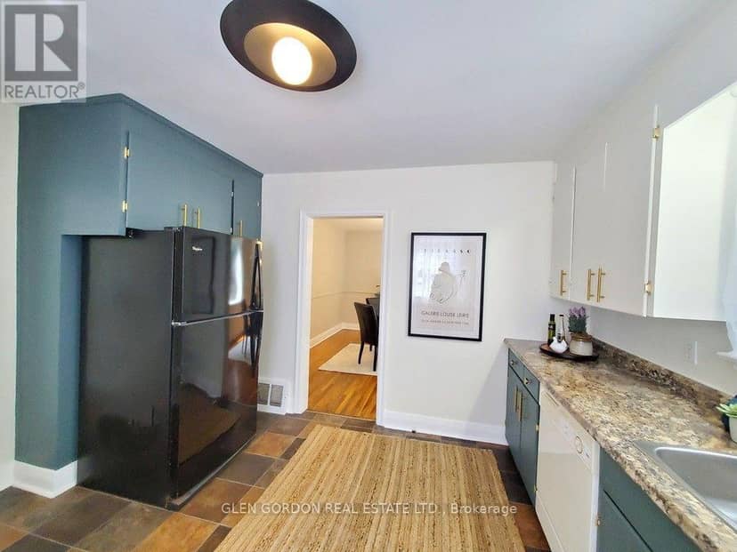 595 Victoria Street, London East, photo 8