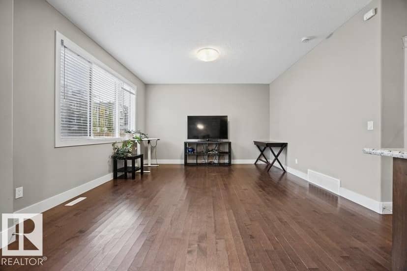 7627 181 AV NW — photo 11 of 40