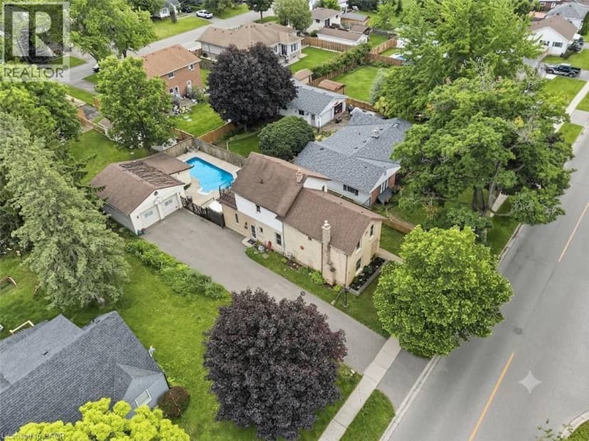 32 CLENCH Avenue — photo 36 of 37