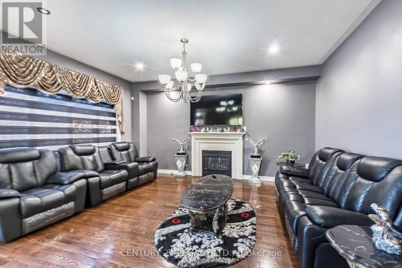 11 Drummondville Drive — photo 9 of 34