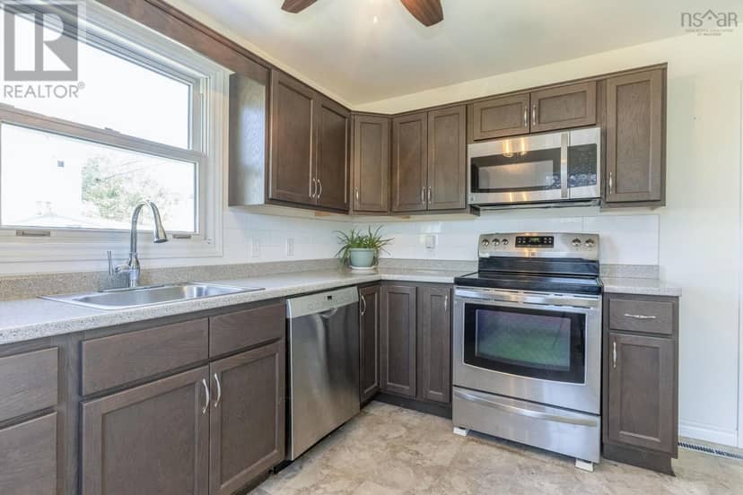 122 Cote Des Neiges Road — photo 3 of 31