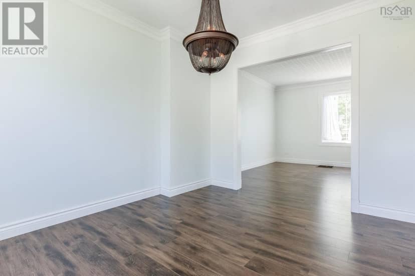 122 Cote Des Neiges Road — photo 8 of 31