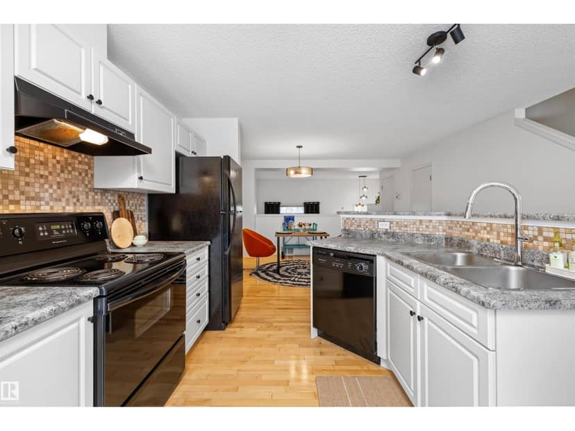 #83 8304 11 AV SW, Edmonton, photo 2