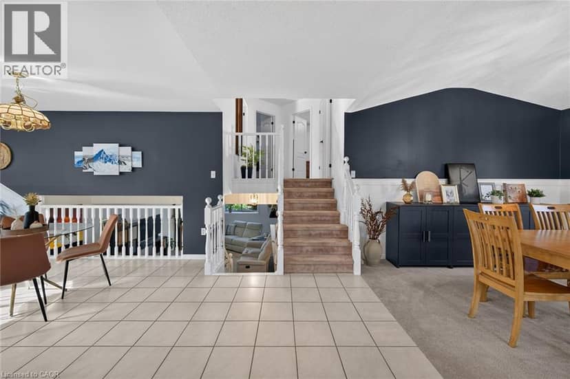 37 GLENHOLLOW Drive — photo 11 of 40