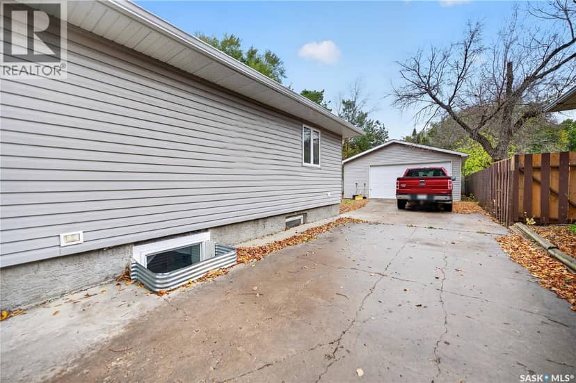 21 Dunning Crescent — photo 27 of 31