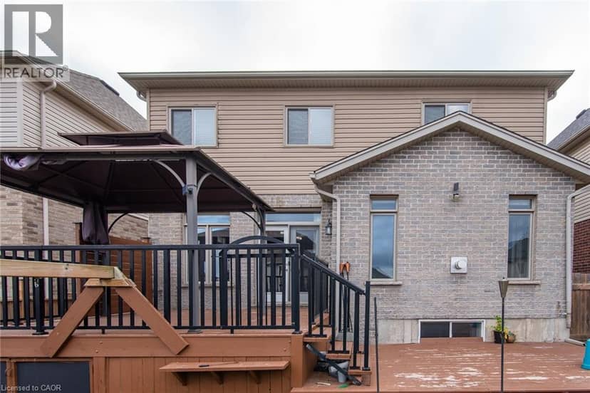 299 MOORLANDS Crescent — photo 8 of 40