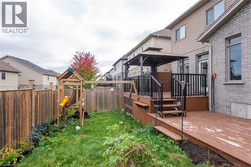 299 MOORLANDS Crescent — photo 7 of 40