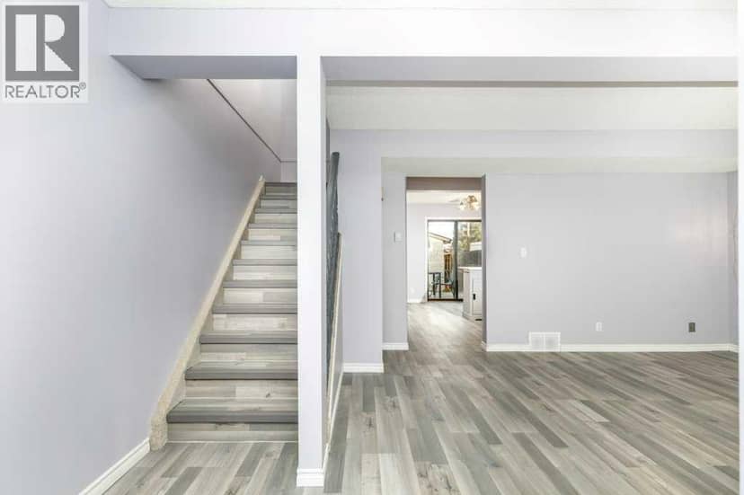 16C Manning Street, Red Deer, photo 3