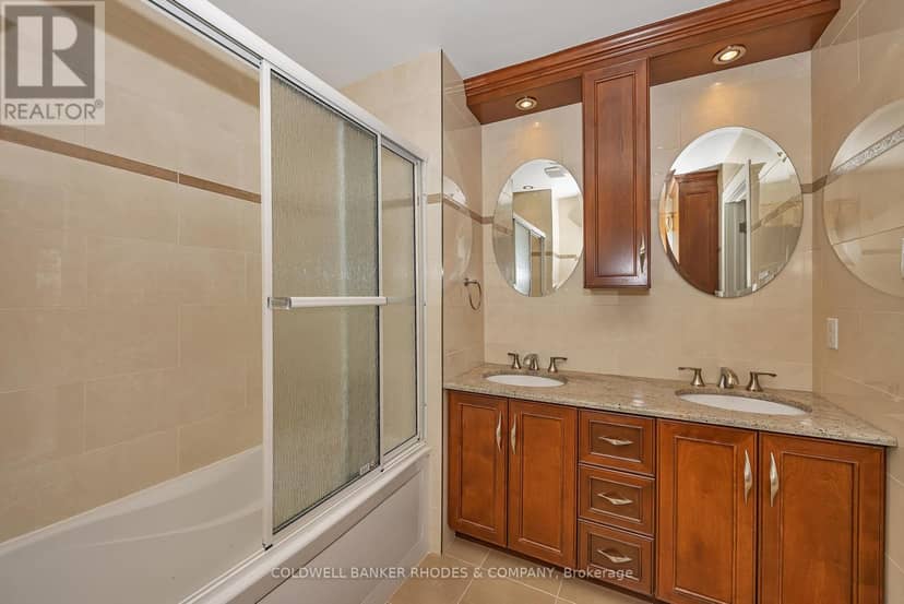 122D - 250 Fountain Place — photo 20 of 40