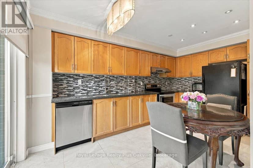 5537 Linwell Place — photo 9 of 28