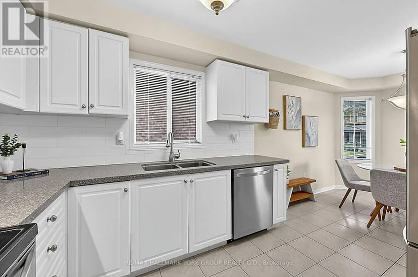 378 Marble Place, Newmarket, photo 3