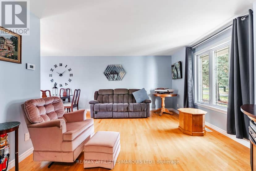 361 Angela Crescent, Cornwall, photo 8