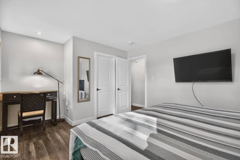 7404 92 AV NW — photo 16 of 40