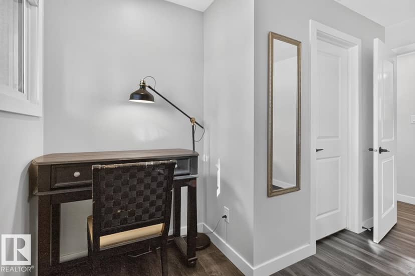 7404 92 AV NW — photo 17 of 40