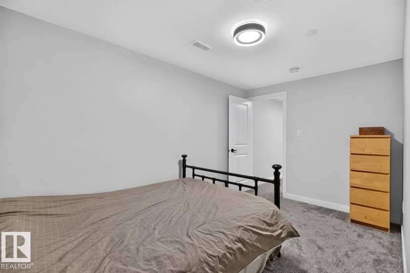 7404 92 AV NW — photo 24 of 40