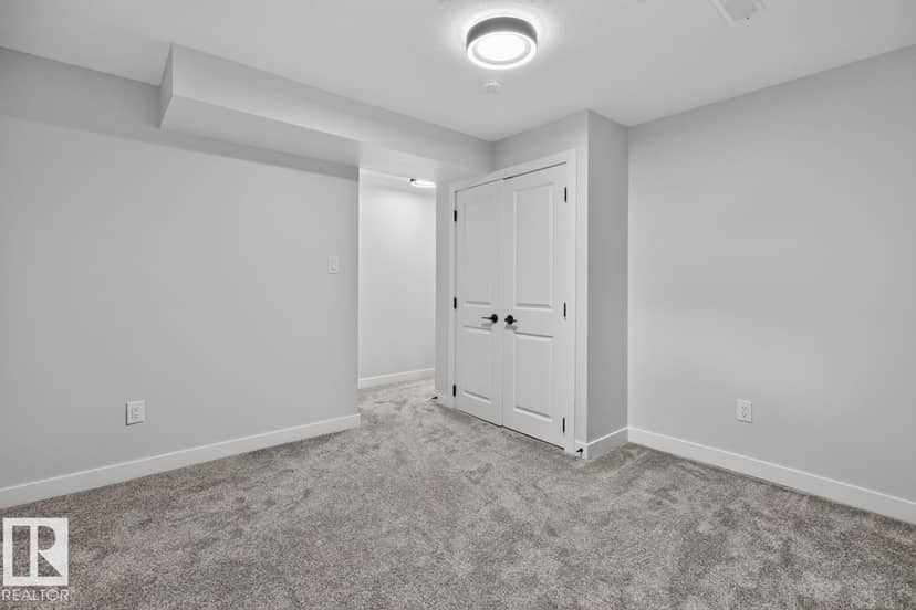 7404 92 AV NW — photo 27 of 40