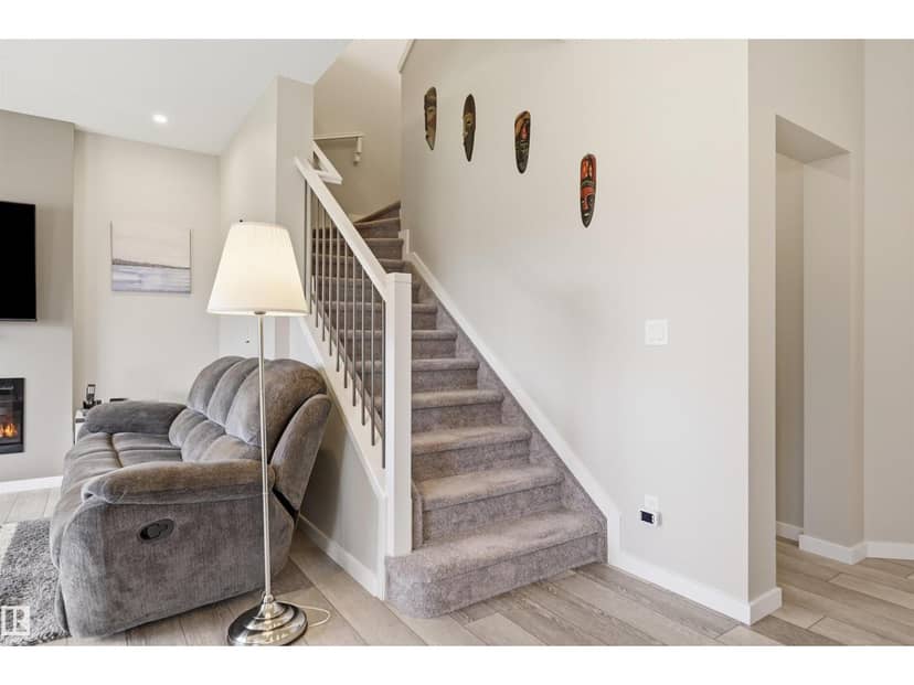 168 Larch Cr — photo 18 of 40