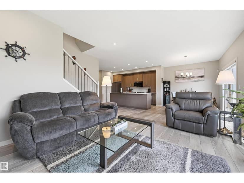 168 Larch Cr — photo 16 of 40