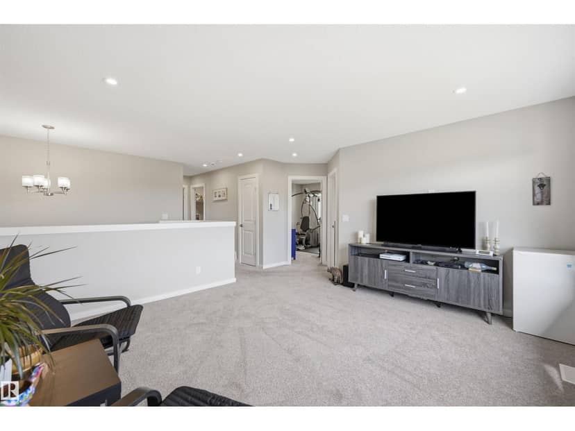 168 Larch Cr — photo 23 of 40