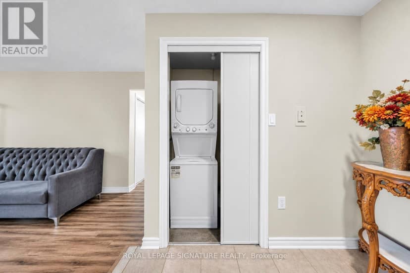 402 - 5 Frith Road — photo 14 of 17
