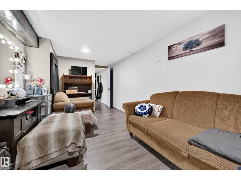 8812 79 ST NW — photo 36 of 40