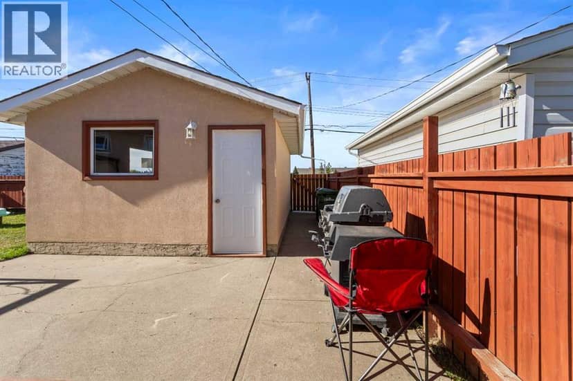 4504 67 Street — photo 23 of 26