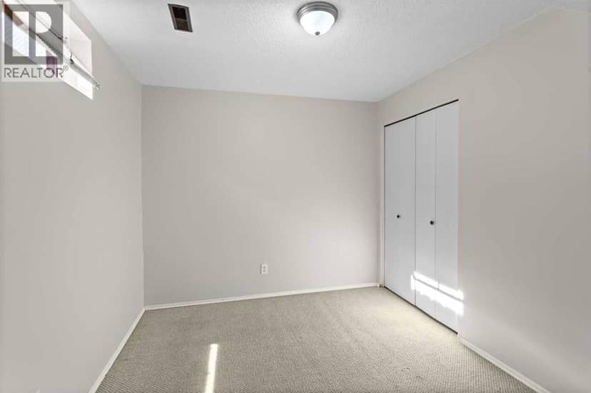 4504 67 Street — photo 12 of 26