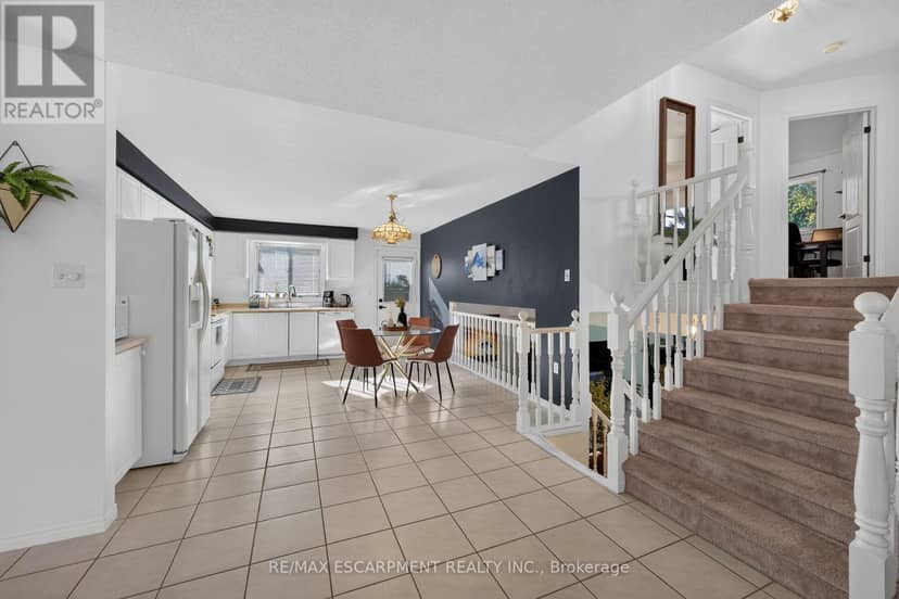 37 Glenhollow Drive — photo 10 of 40