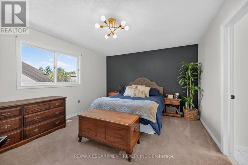 37 Glenhollow Drive — photo 18 of 40