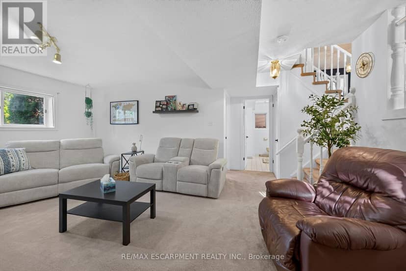 37 Glenhollow Drive — photo 32 of 40