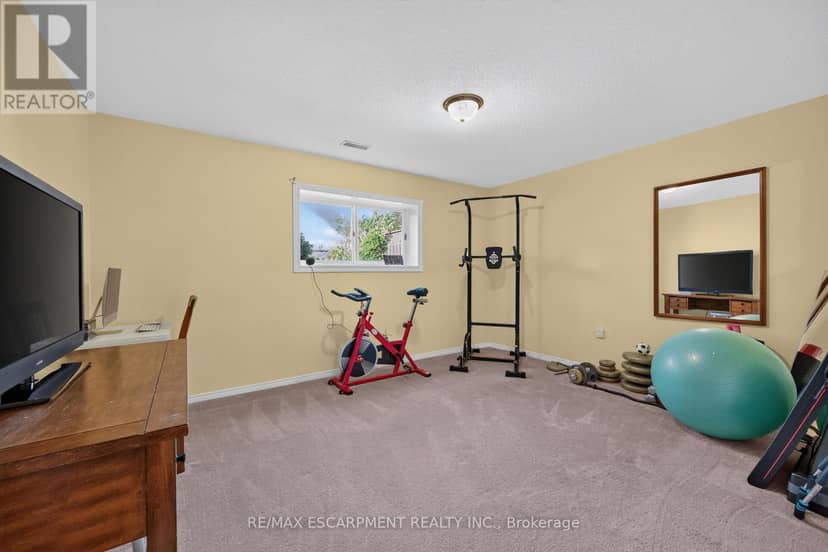 37 Glenhollow Drive — photo 33 of 40