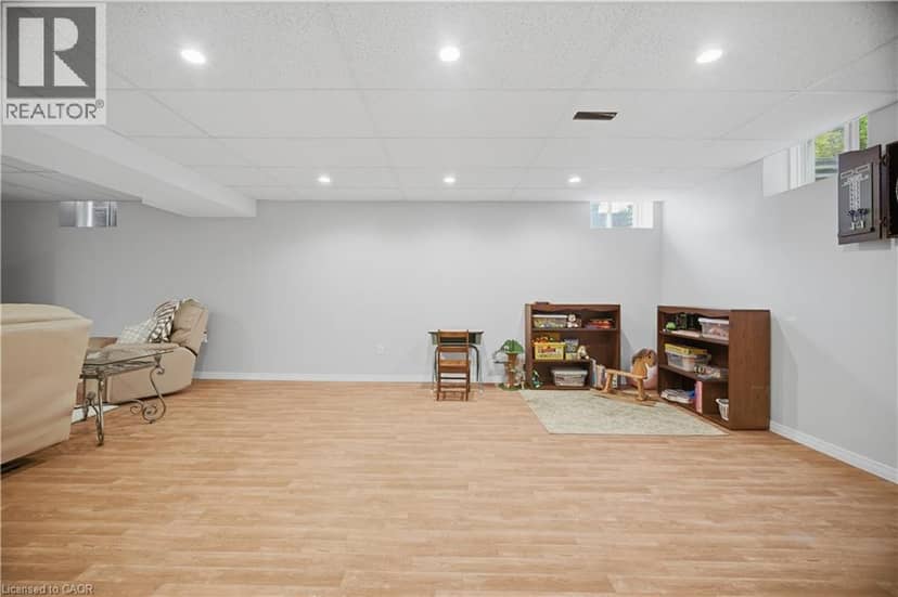 84 MEADOWBANK Drive — photo 36 of 40