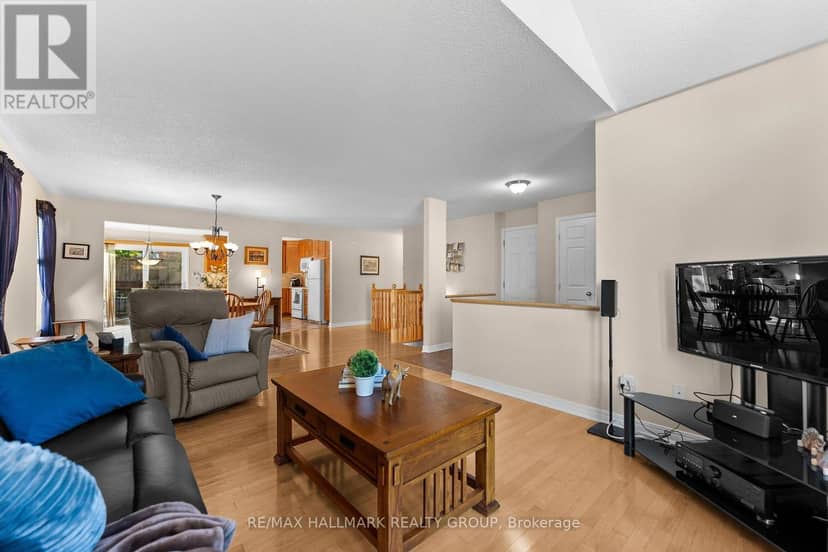 95 Lloydalex Crescent — photo 10 of 38