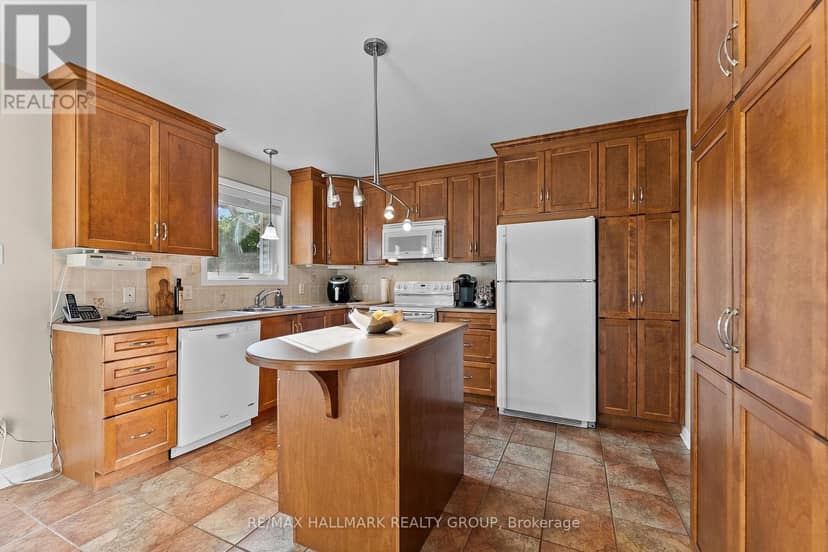 95 Lloydalex Crescent — photo 14 of 38