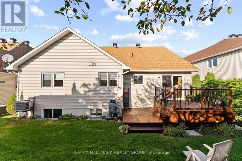 95 Lloydalex Crescent — photo 34 of 38