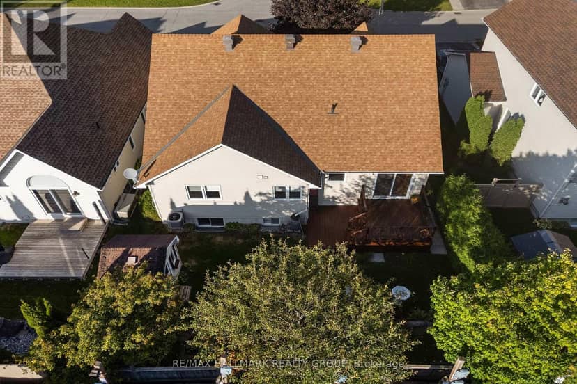 95 Lloydalex Crescent — photo 37 of 38