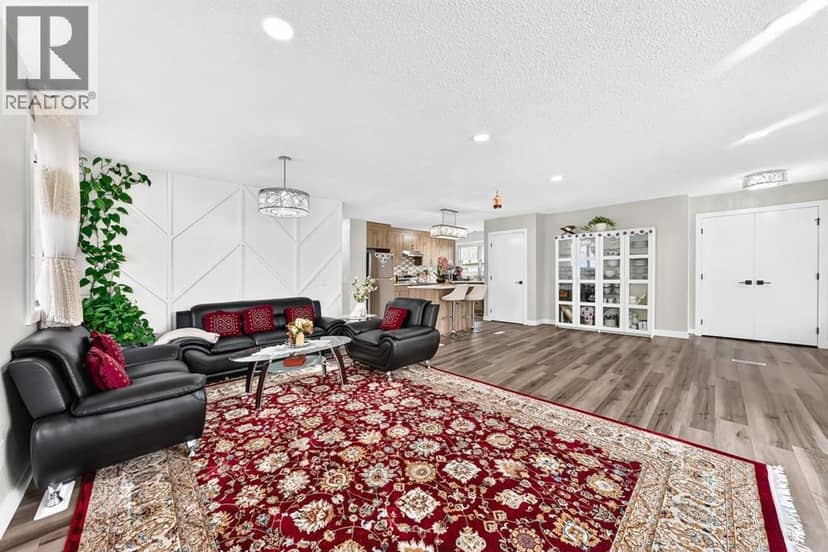 135 Whiteview Close NE — photo 12 of 40
